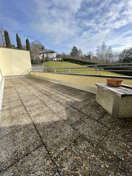Exklusive 3-Zi. Whg mit 25m2 Dachterrasse mit Blick ins Grüne, TG, Ebk im Herzen Donauwörths